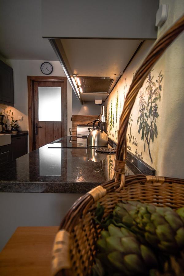 Kuninez, Holiday Home With Summer Kitchen 모스트나소시 외부 사진